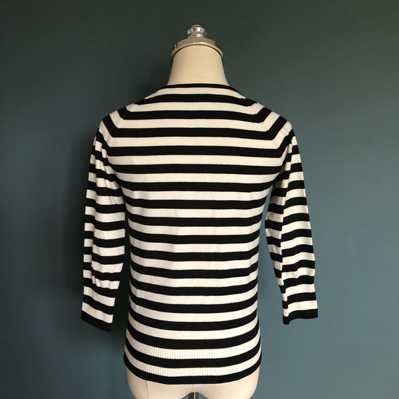 DANA BUCHMAN STRIPED BLACK & CREAM TOP SZ SMALL 3/4 SLEEVE ROUNDED V-NECK - Picture 4 of 6